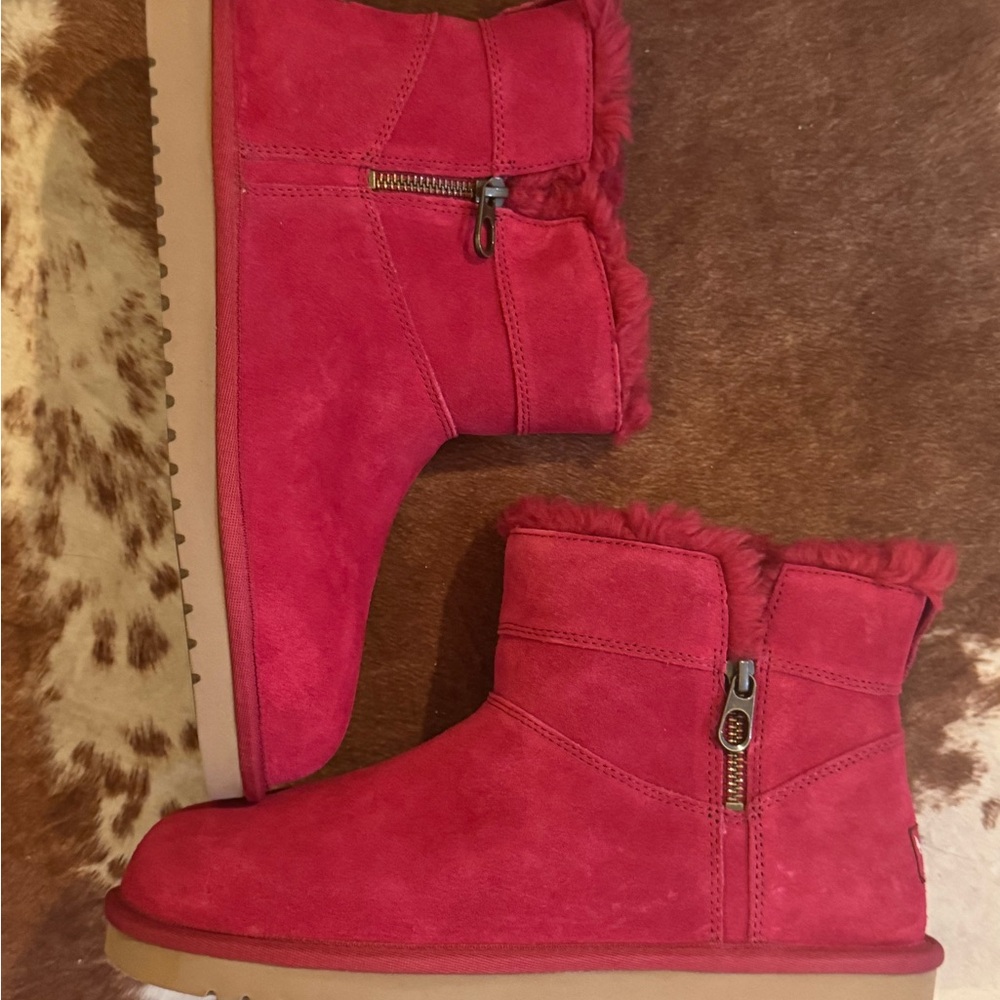 Women's Koolabura by Ugg hot pink boots size 10